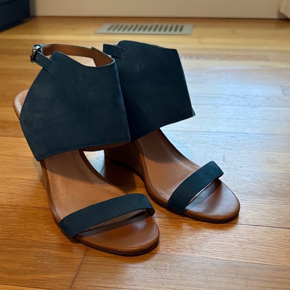 Halogen Clarette Wedge Sandal- Sz 9